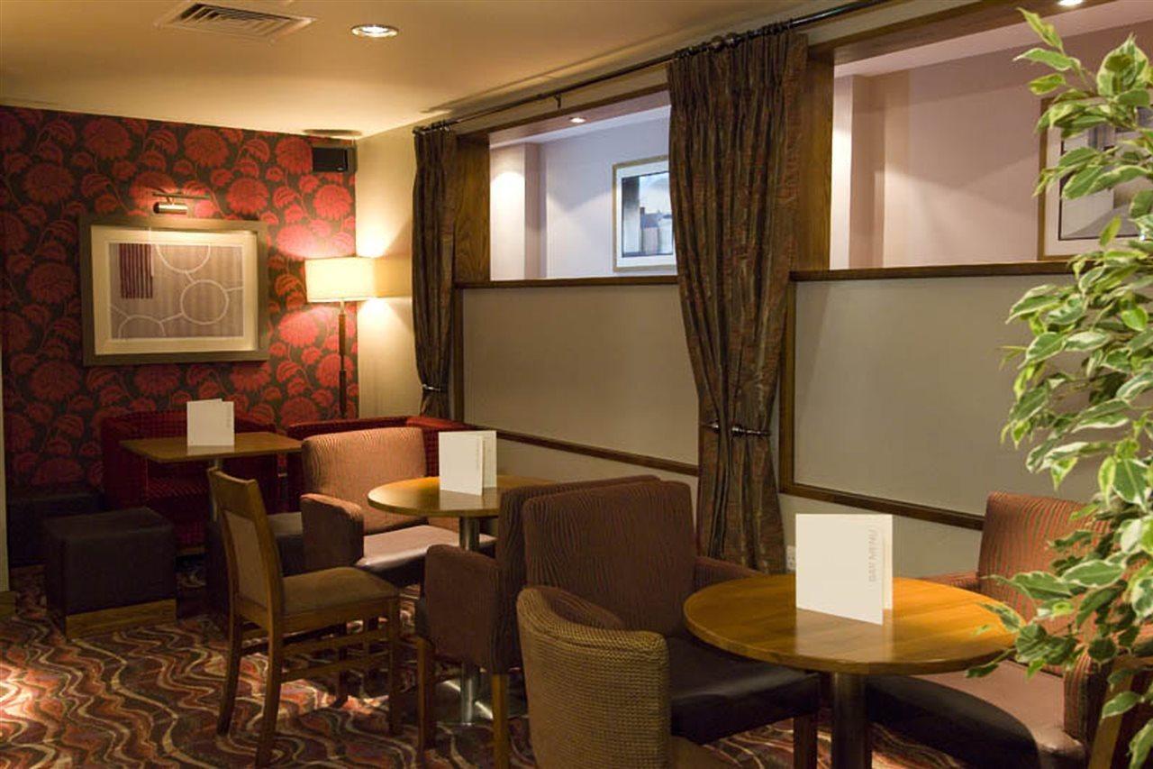 Premier Inn London Kensington Exterior foto