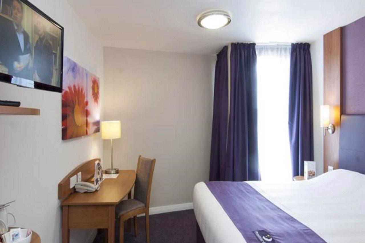 Premier Inn London Kensington Exterior foto