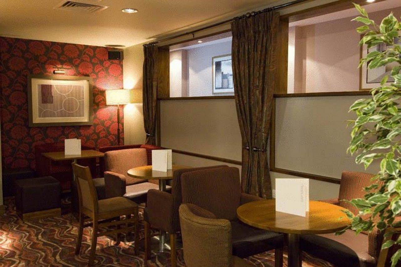 Premier Inn London Kensington Exterior foto