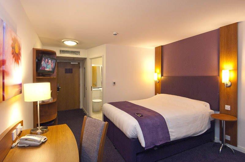 Premier Inn London Kensington Exterior foto